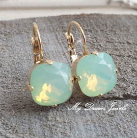 Oorbellen Square met Swarovski " Chrysolite Opal "