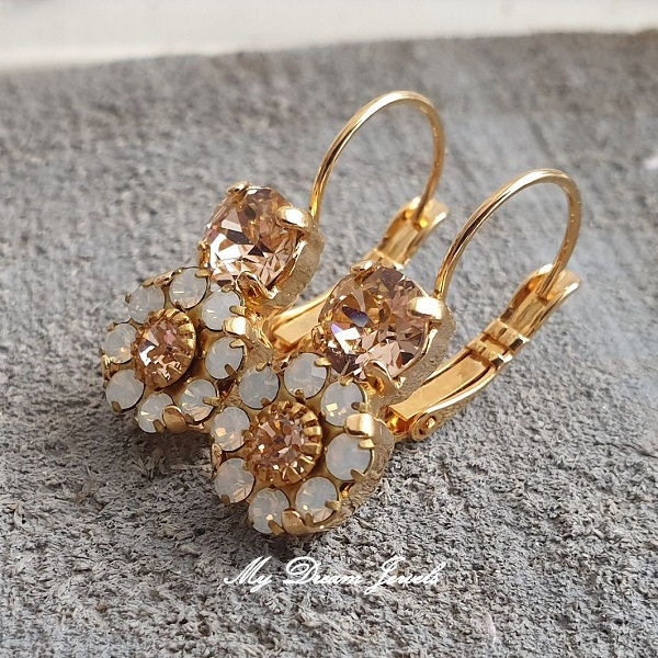 Oorhanger Light Peach met Vintage Swarovski Flower Light Peach en White Opal
