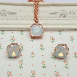 Oorstekers Square Rose Gold met Swarovski White Opal