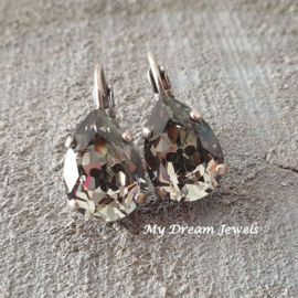 Oorbellen Belle met Swarovski Druppel "Black Diamond"