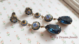 Lange Oorstekers met Vintage Swarovski  Flower Blue Montana Sapphire