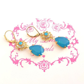 Oorhangers Vintage Swarovski Crystal Flower  Turquoise & Caribbean Blue Opal