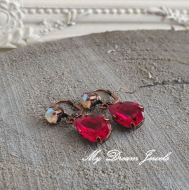 Oorhangers Mary met Swarovski Crystal White Opal Shimmer & Siam Red