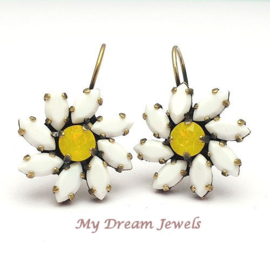Oorbellen Daisy Flower met Swarovski Crystal White/Yellow