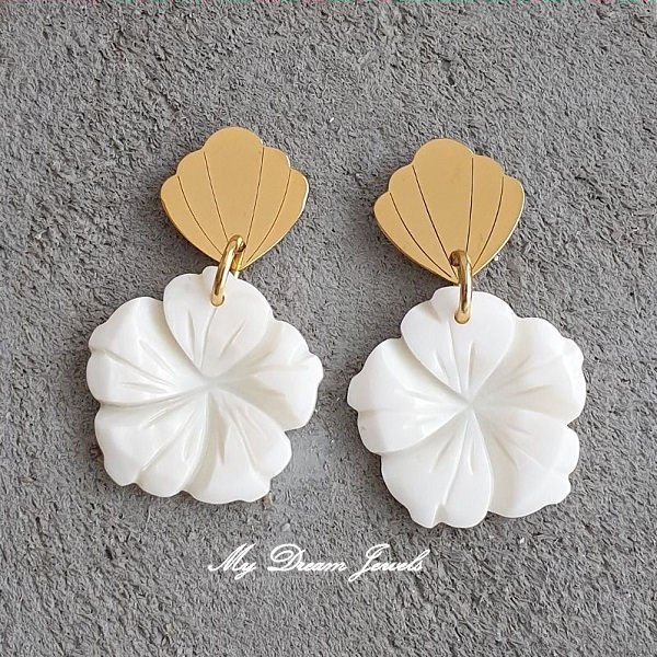 Oorstekers RVS Schelp met Schelp Hanger Bloem Wit