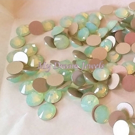 Swarovski  platte steen Chrysolite Opal SS34 per 4 stuks