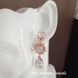 Oorstekers Filigree Flower met Swarovski Crystal White Opal