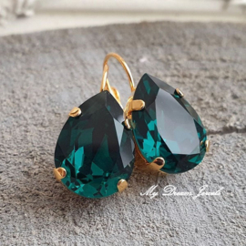 Oorbellen Sofia met Swarovski Druppel 18x13mm" Emerald Green"