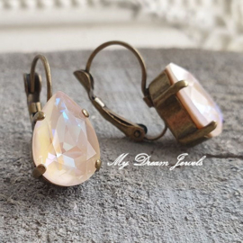 Oorbellen Belle met Swarovski Druppel 14x10mm"Crystal Ivory Cream Delite "