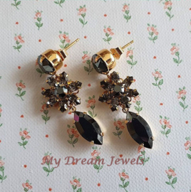 Oorstekers met Vintage Swarovski Navette Flower Black Star