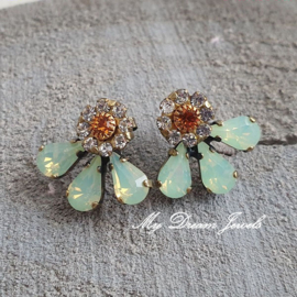 Oorstekers Femme met Swarovski Flower en Green Opal