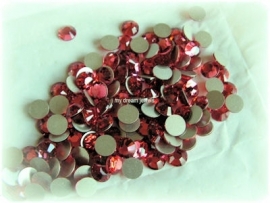 Swarovski platte steen Indian Pink SS34 per 4 stuks