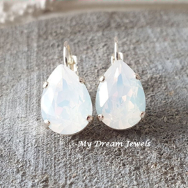 Oorbellen Belle met Swarovski Druppel "White Opal"