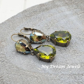 Oorhangers met Swarovski Crystal  Iridescent Olivine Green