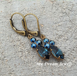 Petit oorhangers met Swarovski Dark Blue