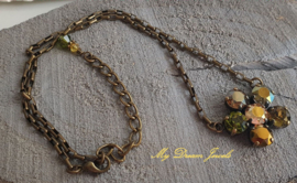 Ketting Flower "Fall Iridescent Olivine" met Swarovski Crystal