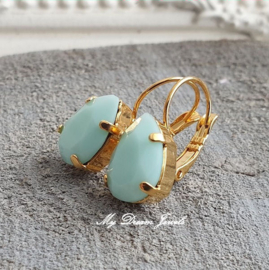 Oorbellen Belle met Swarovski Druppel "Mint Alabaster"
