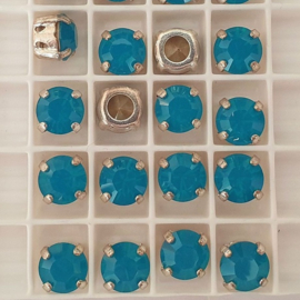 Swarovski 1028 puntsteen met rijgkastje " Caribbean Blue Opal " SS39