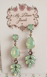 Oorstekers Leaf  met Swarovski Chrysolite Opal