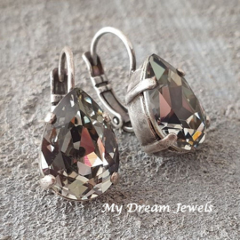 Oorbellen Belle met Swarovski Druppel "Black Diamond"
