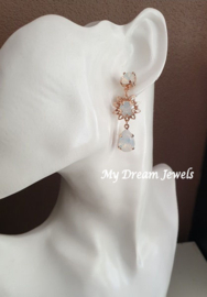 Oorstekers Filigree Flower met Swarovski Crystal White Opal