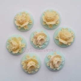 Cabochon Bloem Licht Blauw en Ivoor Geel