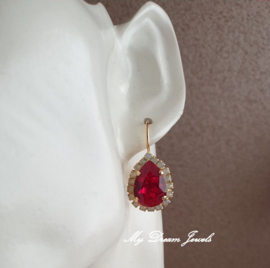 Oorbellen Druppel met Swarovski White Opal & Siam Red