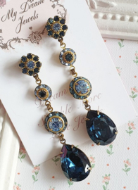 Lange Oorstekers met Vintage Swarovski  Flower Blue Montana Sapphire