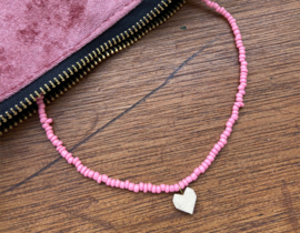 Short beaded necklace with heart - Light pink