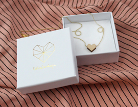 Necklace gold with heart