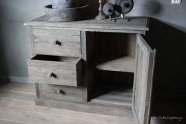 Houten Dressoir ''Kabinetje'' -Aura Peeperkorn-