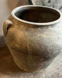 Terracotta Pot met Oren -Aura Peeperkorn-