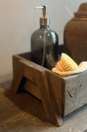 Holzkiste auf Füßen -Driftwood-
