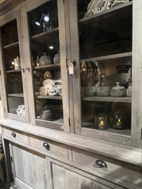 Vitrine Sam 3-tür, 3 schubladen und 2 schiebetüren ''Dingklik''