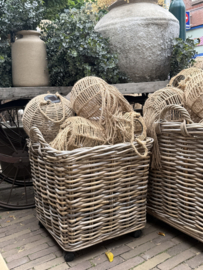 Rieten mand op wieltjes 50 cm