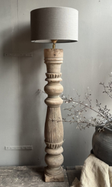 Houten Balusterlamp  -Aura Peeperkorn-