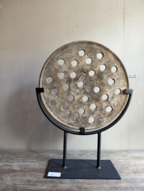 Stenen Broodmal op Metalen Standaard