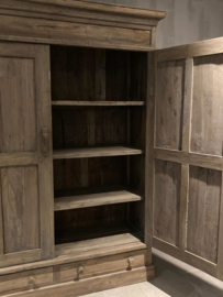 Holzschrank Mees -Aura Peeperkorn-