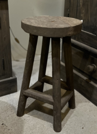 Alter Holzhocker Old Farm -Aura Peeperkorn-