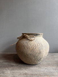 Oud Stenen Kruikje met Carving