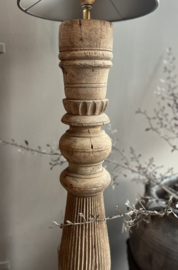 Balusterlampe aus Holz -Aura Peeperkorn-