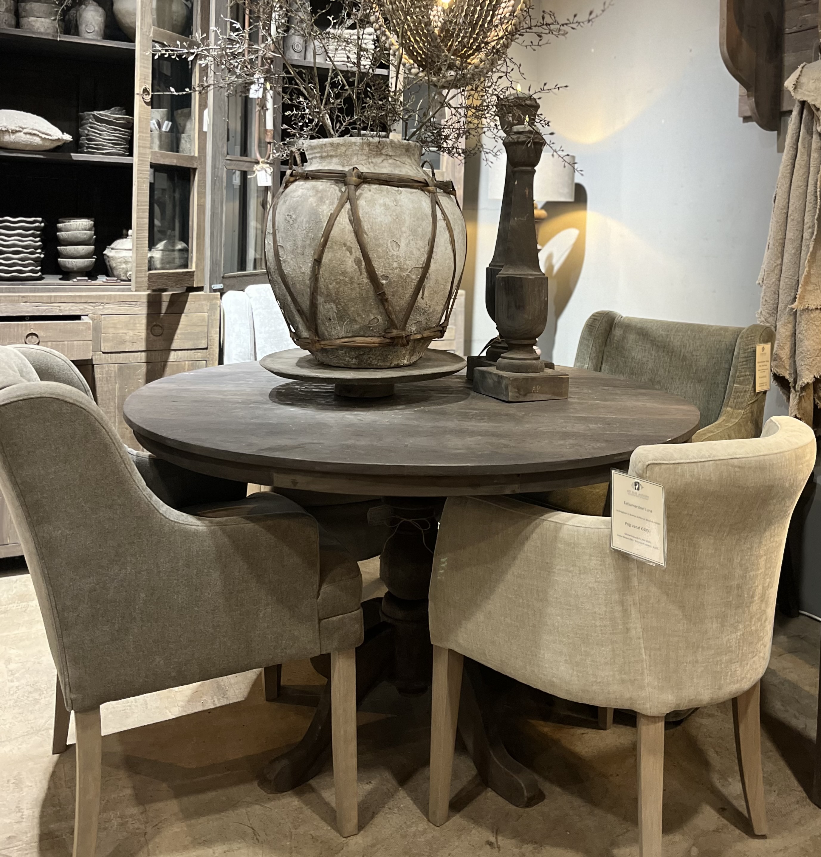Ronde Eettafel -Aura Peeperkorn-