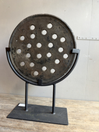 Stenen Broodmal op Metalen Standaard