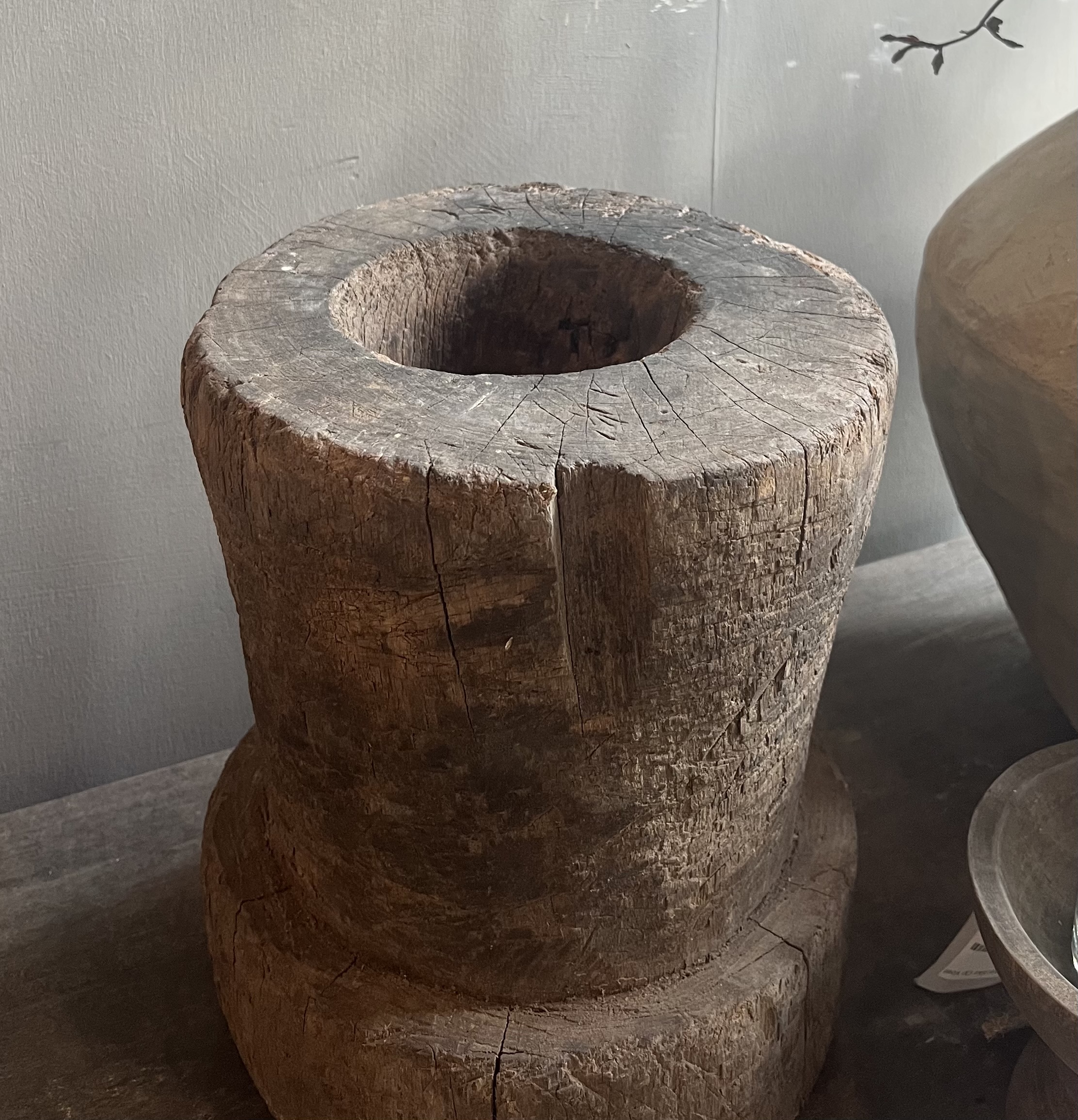 Oude houten vijzel