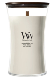 Geurkaars Tonka & Almond Milk Large -Woodwick-