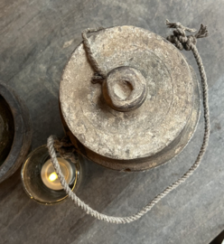 Alter Holzkrug mit Deckel