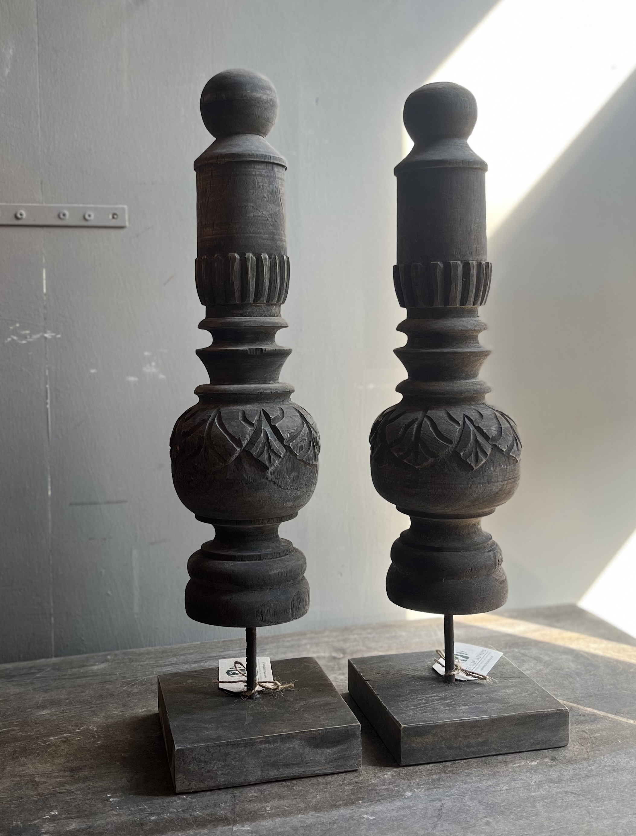 Houten Ornament op voet Timbul