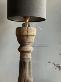 Alte Holzbalusterlampe -Aura Peeperkorn-