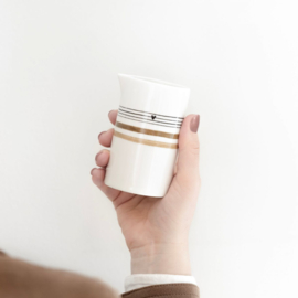 Melk Kannetje Wit met Bruin en Zwarte Strepen -Bastion Collections-