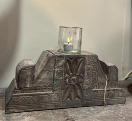 Altes hölzernes Ornament -Aura Peeperkorn-